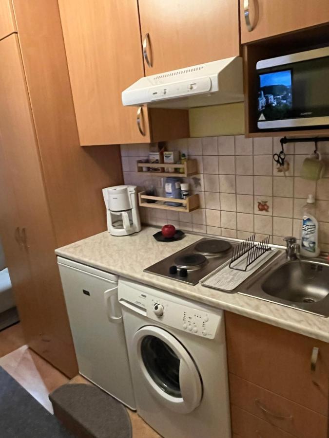 Tiny Private Apartment In Central Buda. Budapest Esterno foto